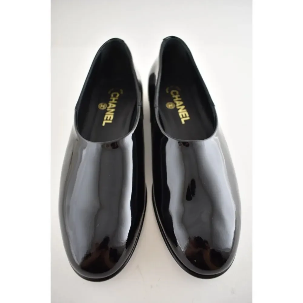 Chanel RUNWAY 25C Black Patent CC Logo Slip On Moccasin Ballet Loafer Flat 38c